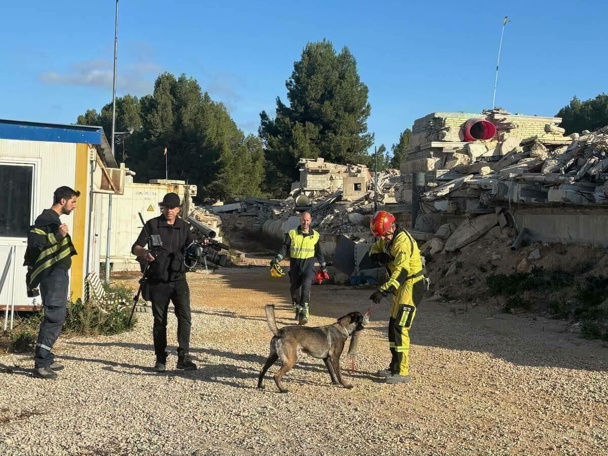 À Punt graba un reportaje en el Campo de Entrenamiento de Perros de Rescate