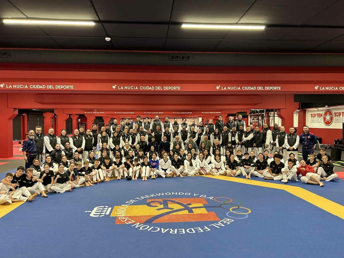 Los &aacute;rbitros de Taekwondo de Los &Aacute;ngeles 2028 se forman en La Nuc&iacute;a