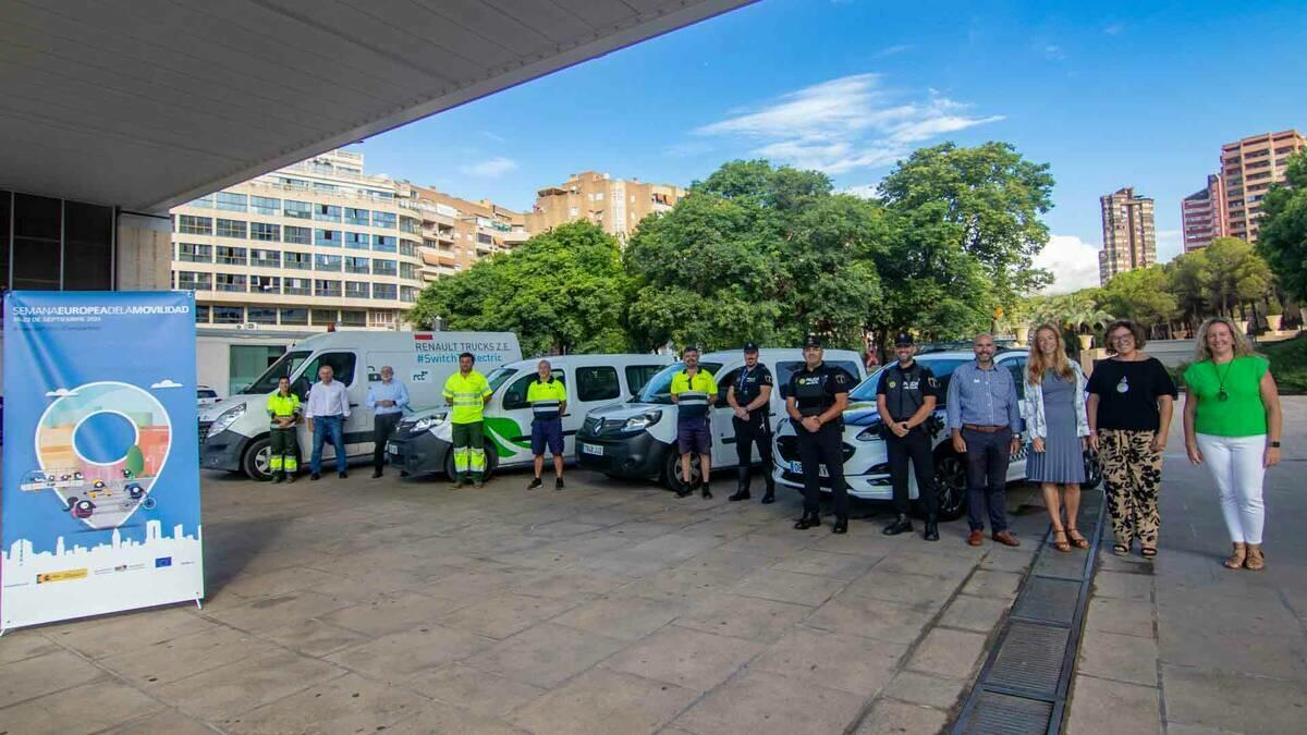 Benidorm expone una representación de la flota municipal de vehículos eléctricos y reafirma su apuesta por la movilidad sostenible