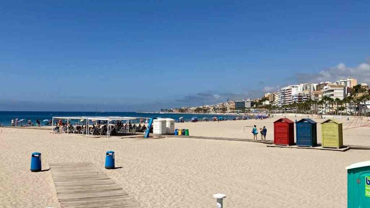 La Vila Joiosa pone en marcha ‘Área Especial’, un programa lúdico-pedagógico de atención a personas con diversidad funcional en la playa Centro