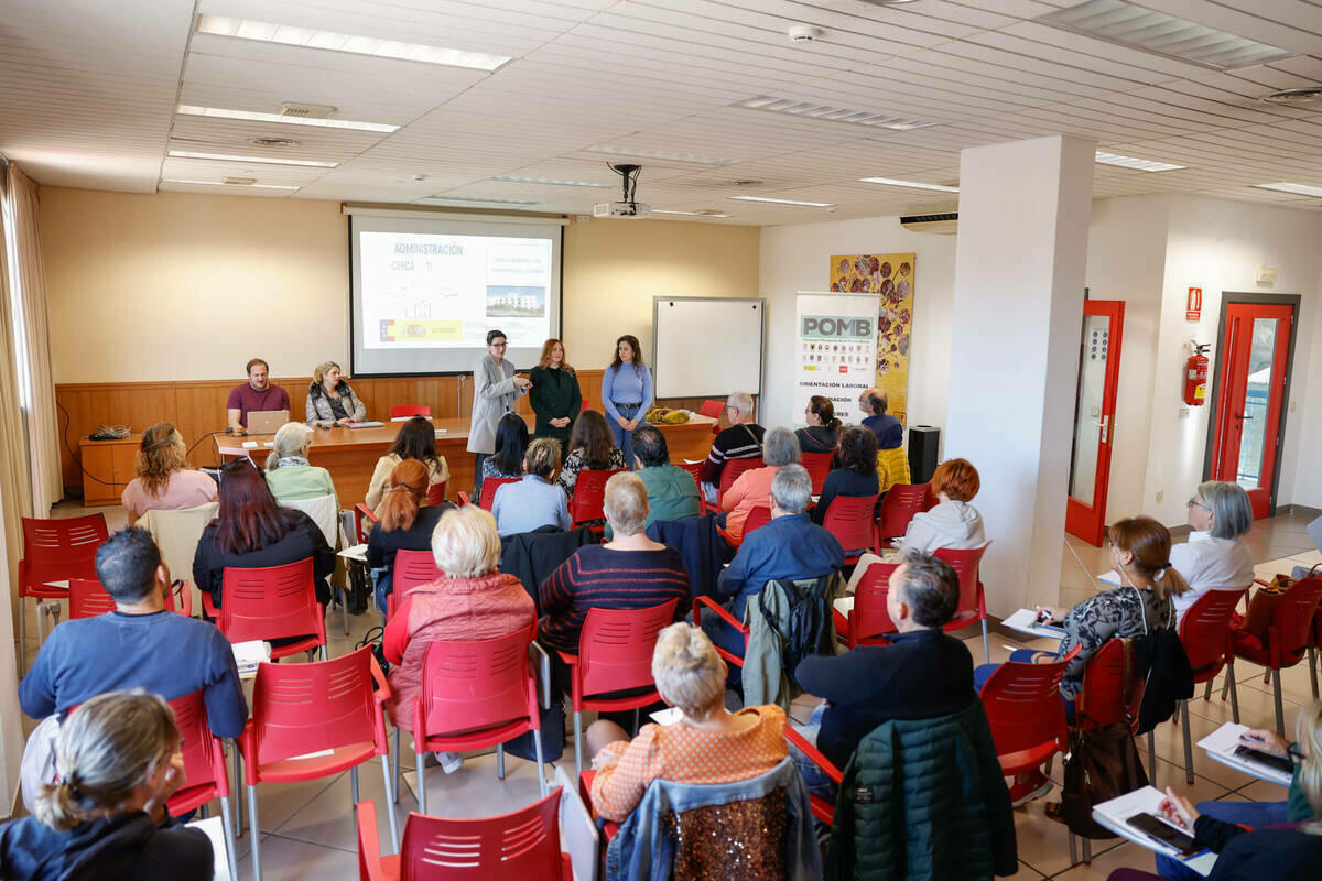 Éxito de participación en el curso sobre el certificado digital impartido en l’Alfàs por la Subdelegación del Gobierno