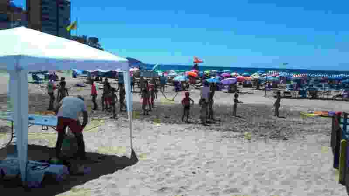 La Cala de Finestrat celebra tres d&iacute;as semanales de actividades infantiles gratuitas en la playa