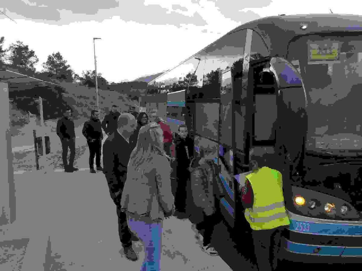 La Nuc&iacute;a &middot; Finalizan las obras de la parada del B&uacute;s Escolar del Tossal