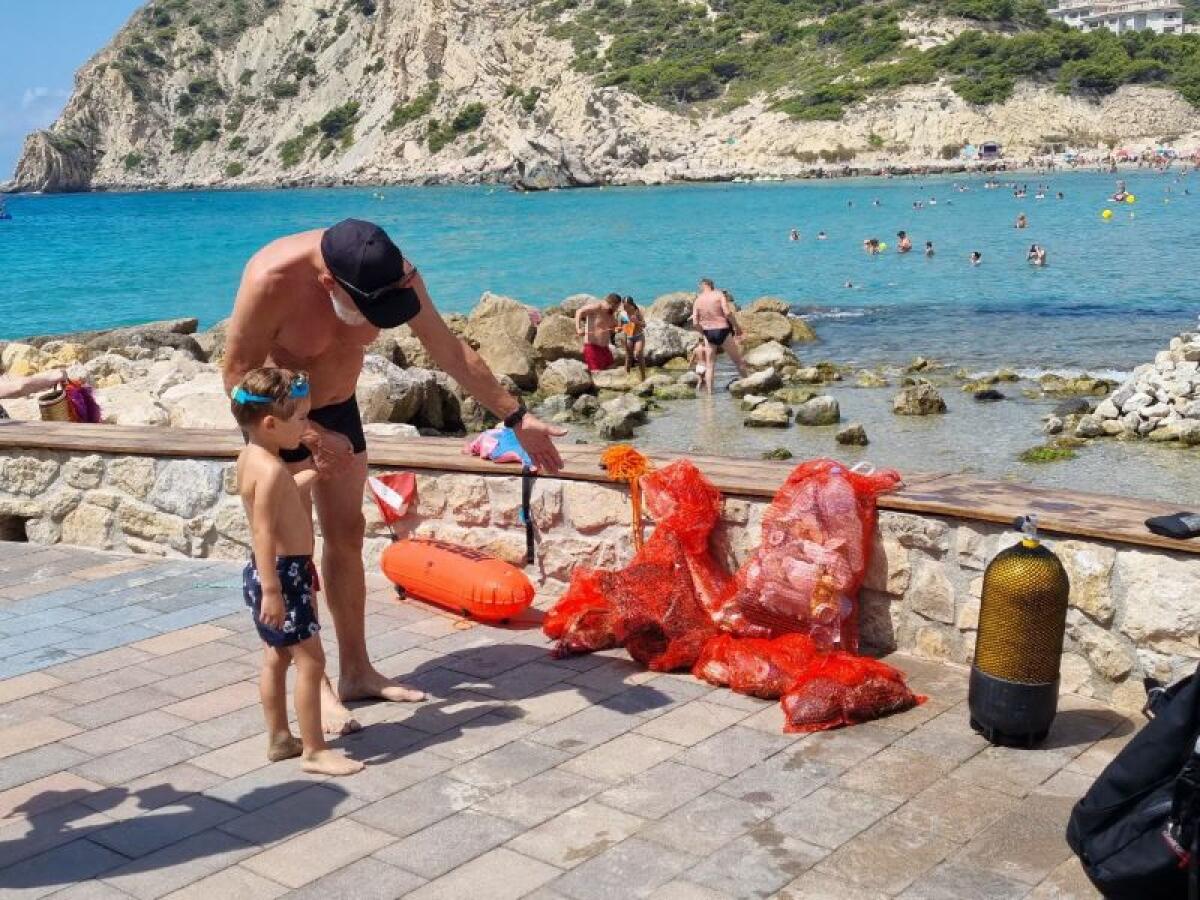 LIMPIEZA DE LOS FONDOS MARINOS DE LA CALA DE FINESTRAT