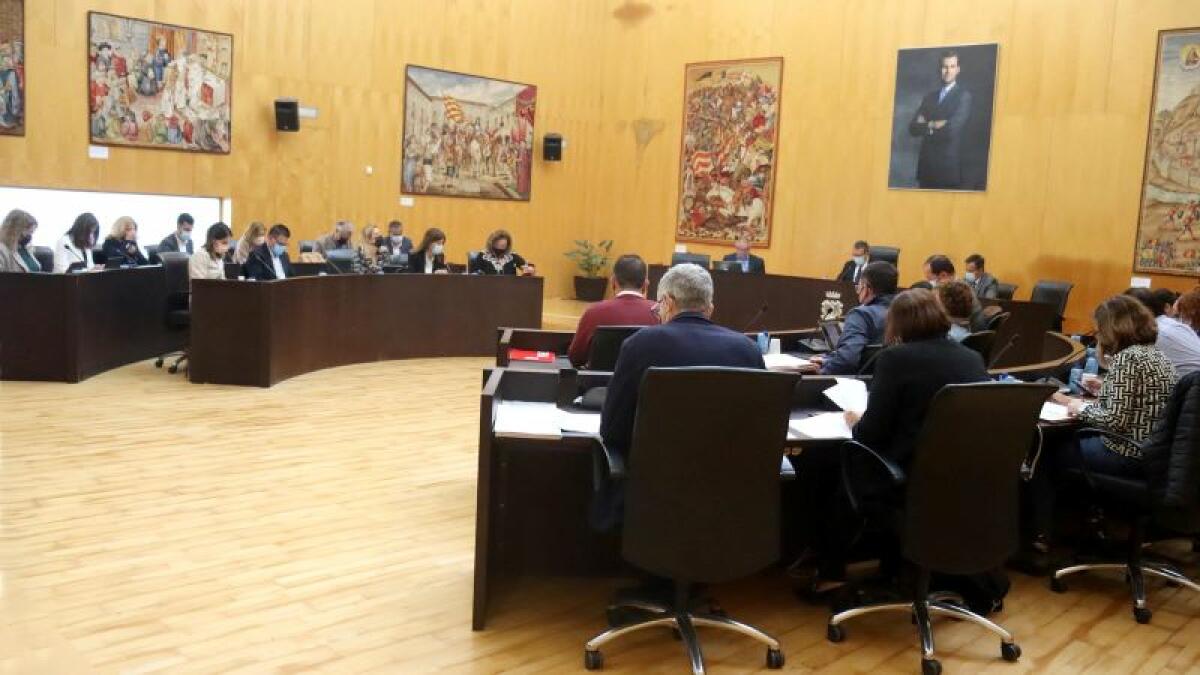 La Junta de Portavoces elevará a pleno de forma conjunta las mociones que exigen soluciones para el IES Pere Mª y el Servicio de Pediatría