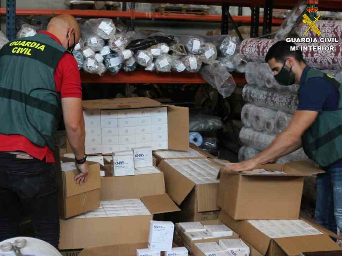 La Guardia Civil intercepta una remesa de mascarillas sanitarias que carec&iacute;a de la autorizaci&oacute;n y sello de la CE.