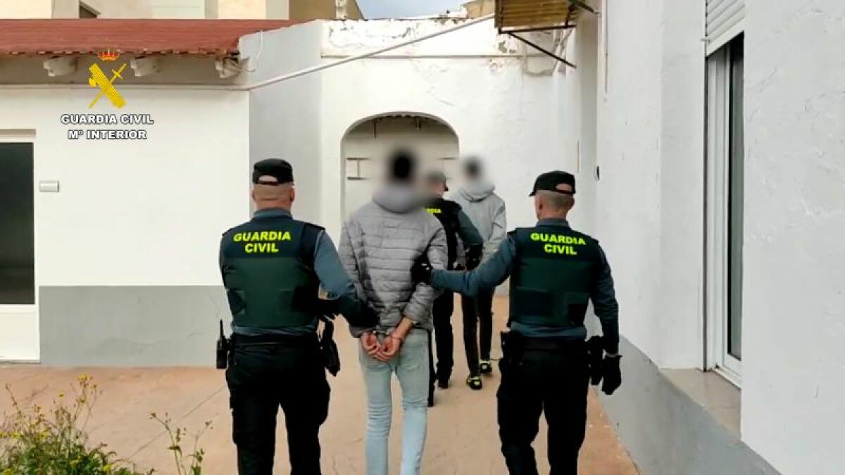 La Guardia Civil detiene a dos delincuentes reincidentes por robos en viviendas en San Vicente del Raspeig