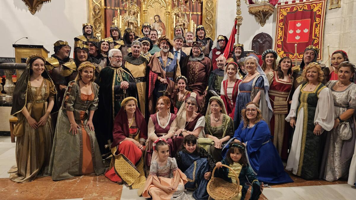 Villajoyosa conmemora el 725 aniversario de su fundación con la representación de la entrega de la Carta Pobla por parte de Bernat de Sarrià
