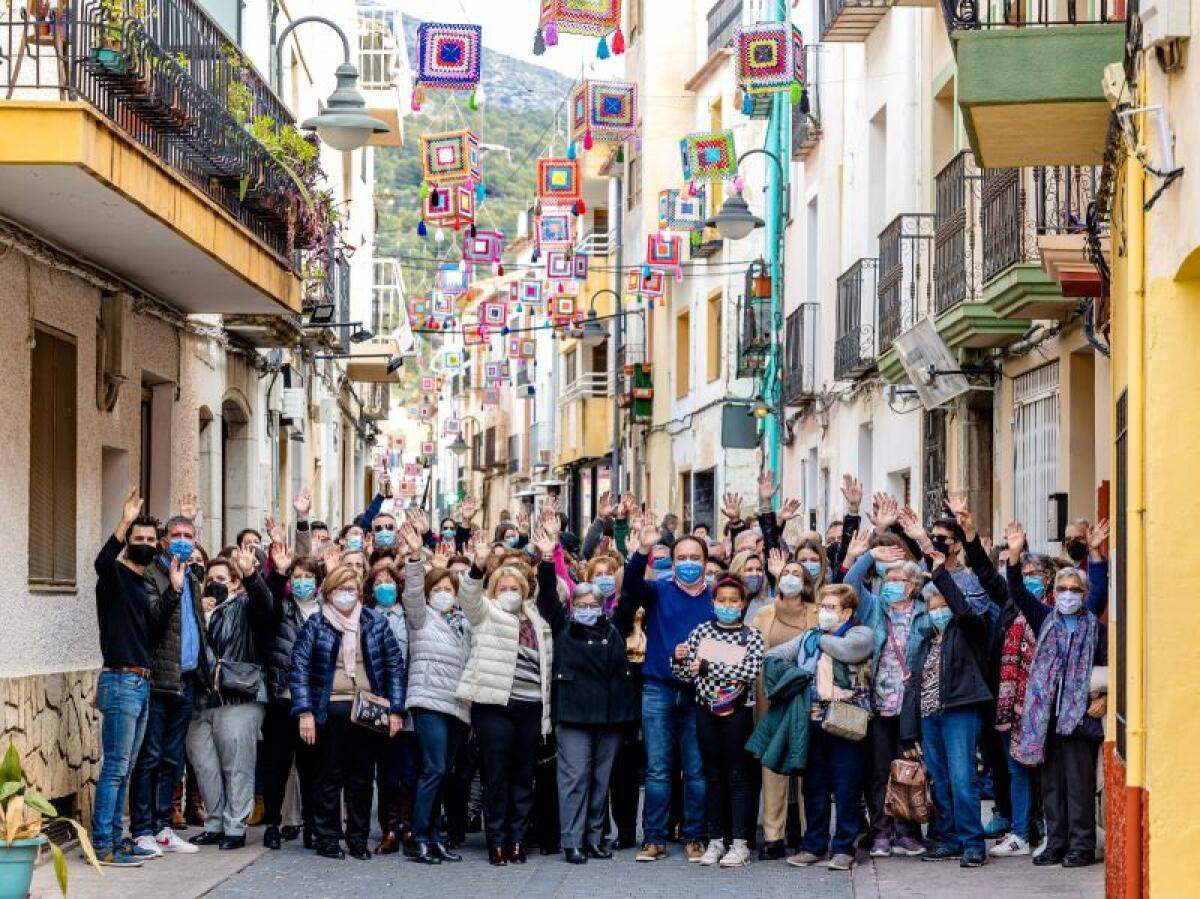 INAUGURACIÓN DE LOS “FAROLETS AL CARRER. DONES EN ACCIÓ” PARA CONMEMORAR EL DÍA INTERNACIONAL DE LA MUJER EN FINESTRAT