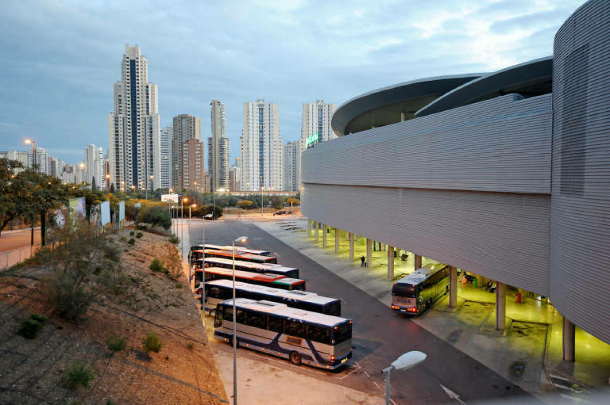 Benidorm divide en dos lotes la concesión de la estación de autobuses: separa al hotel y la zona comercial