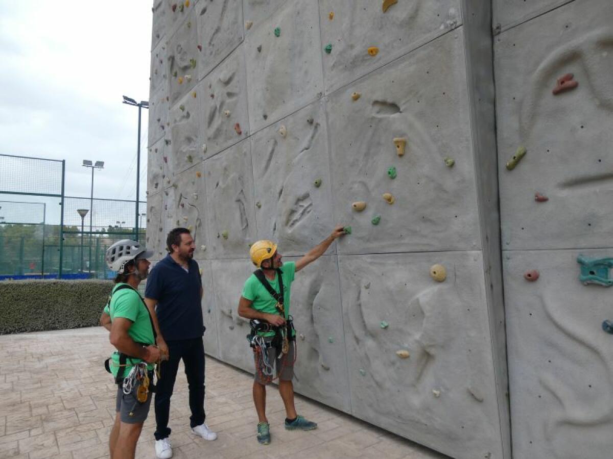 Revisión anual de seguridad en el rocódromo de La Nucía