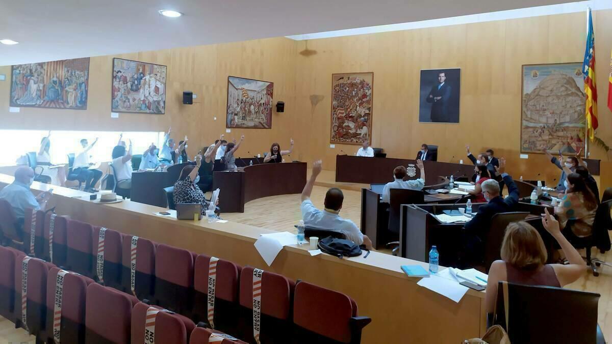 Benidorm pide al Gobierno de Espa&ntilde;a que no cree diferencias entre destinos en relaci&oacute;n a la cuarentena del Reino Unido.