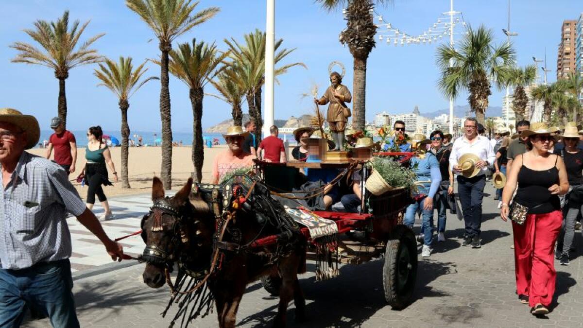 Benidorm festeja su tradición agrícola con la romería de San Isidro