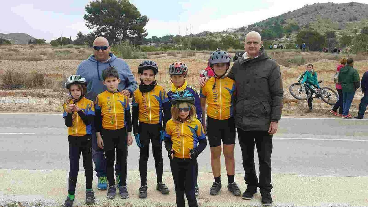 La Nuc&iacute;a &middot; 6 ciclistas de la Escuela de Bicis de Monta&ntilde;a  en el  Open CV de Villajoyosa