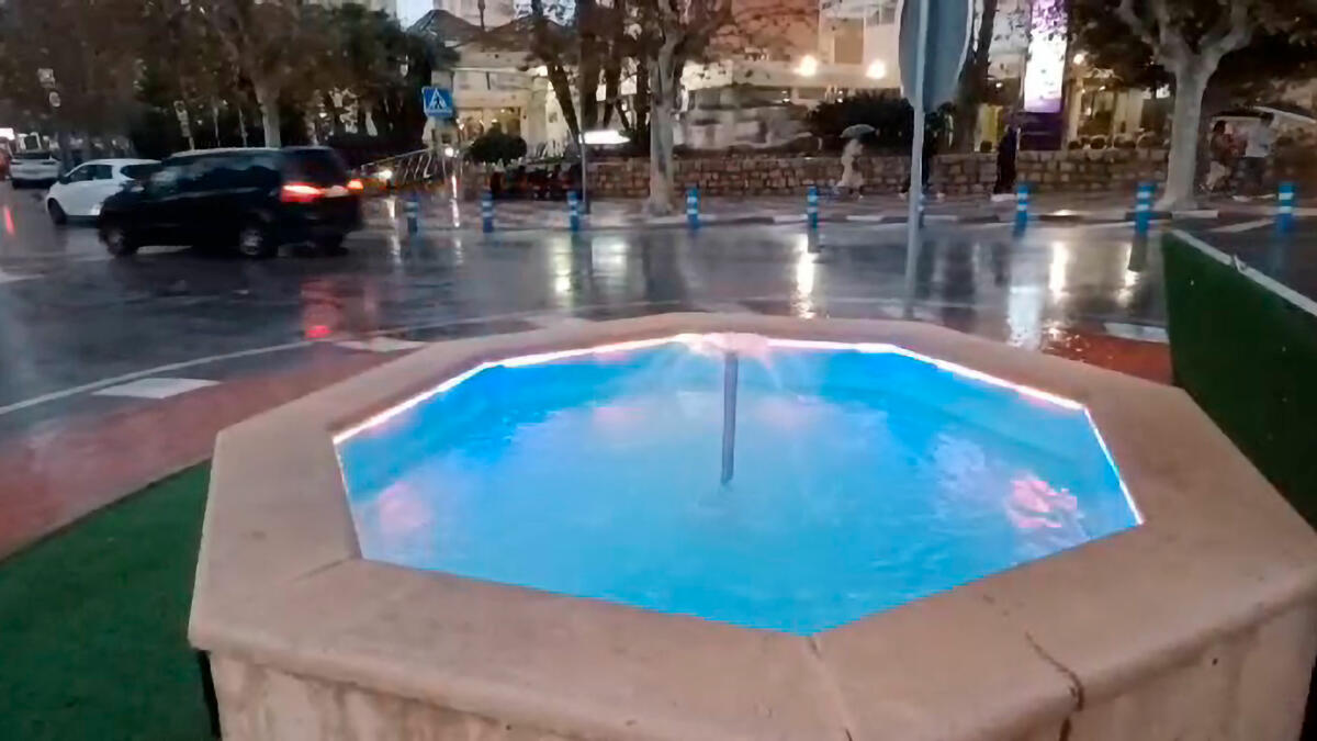 Benidorm ilumina dos fuentes en el Rincón de Loix y el centro para mejorar la estética de la zona