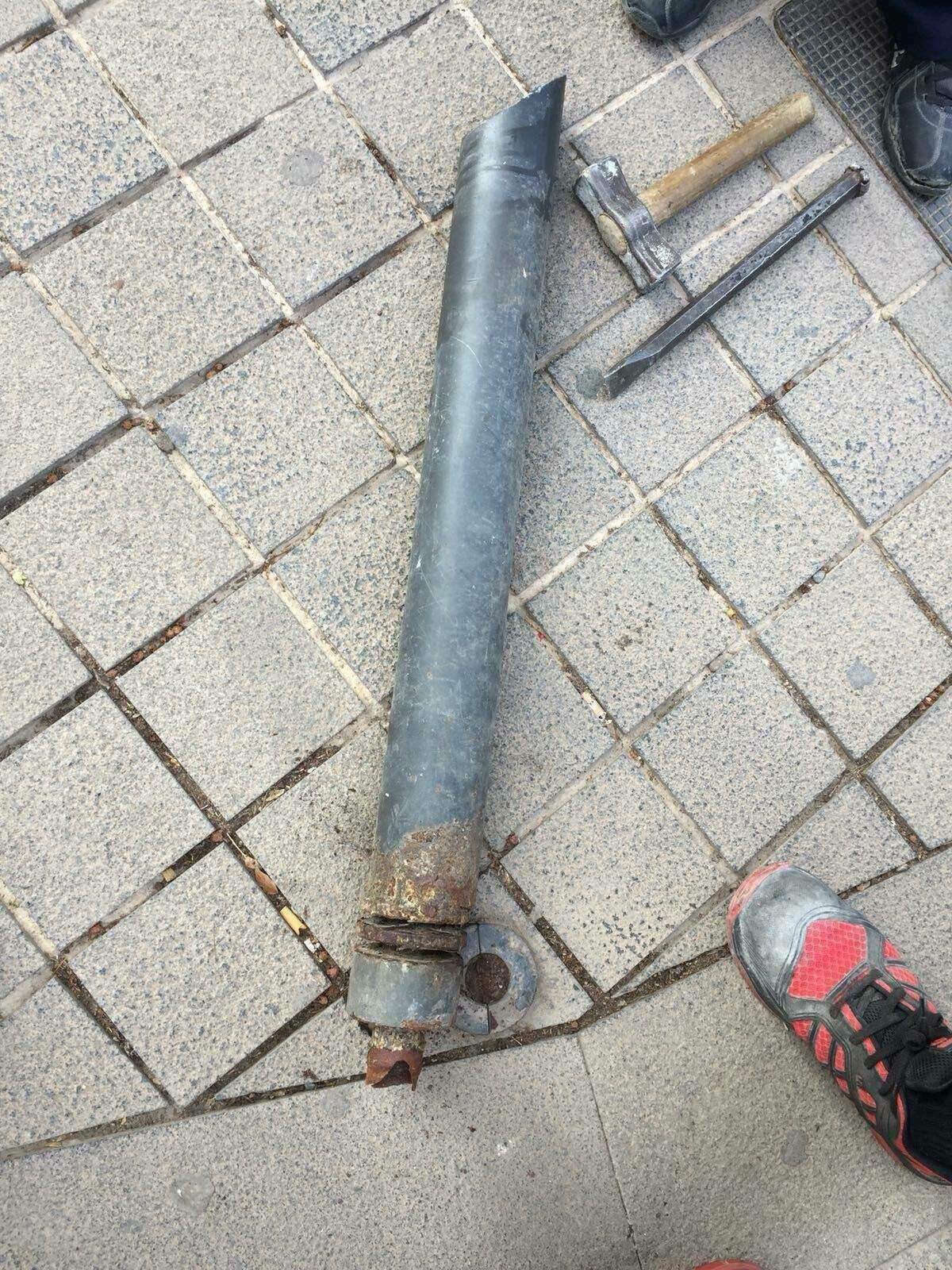 La Vila &middot; Servicios t&eacute;cnicos retira m&aacute;s de 100 bolardos deteriorados por el or&iacute;n de perro