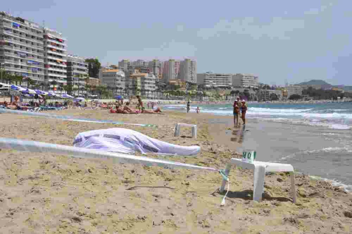 Fallece un hombre en la playa Centro de La Vila