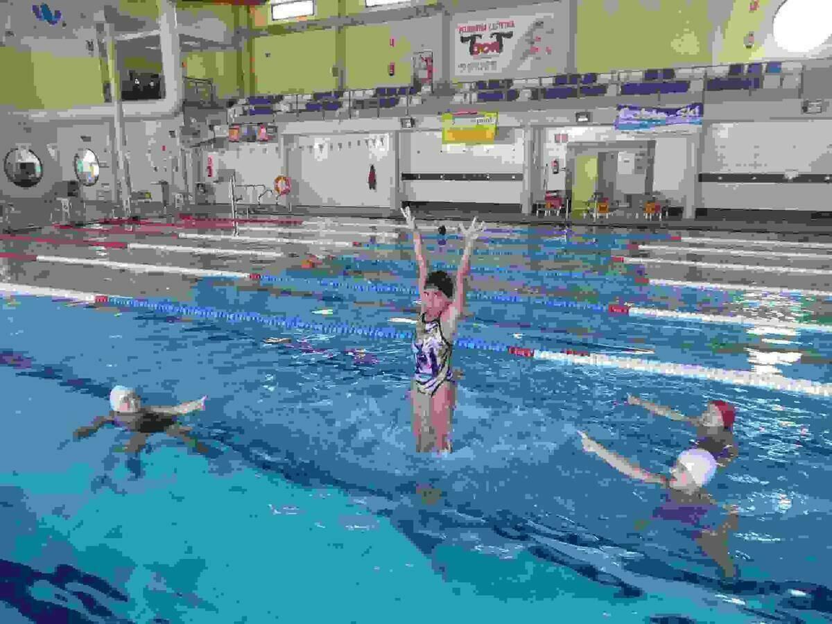 La Nuc&iacute;a &middot; 15 nadadoras participaron en el III Campus de Nataci&oacute;n Sincronizada 