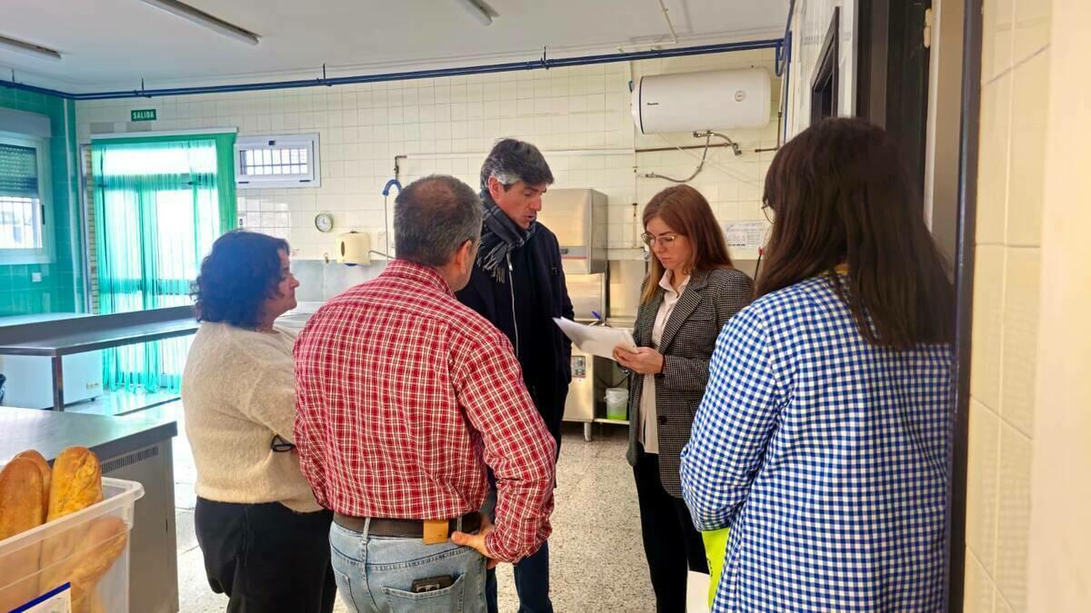 El Alcalde y la concejala de Educaci&oacute;n visitan los centros escolares de Villajoyosa para planificar las inversiones para 2026