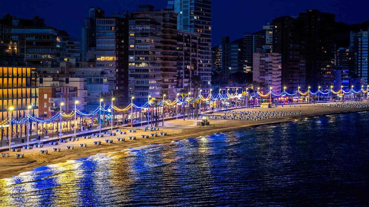 Benidorm aprueba el proyecto para completar la renovaci&oacute;n de la catenaria lum&iacute;nica de Levante con una inversi&oacute;n de 2,4 millones de euros