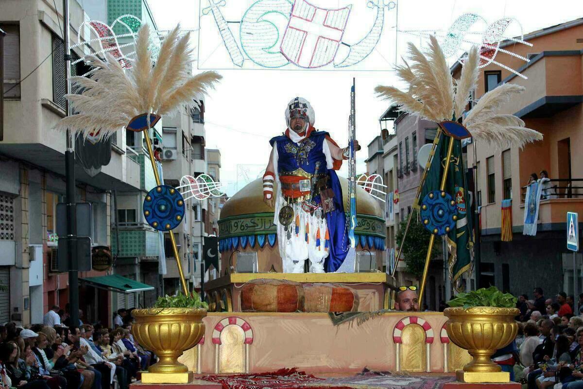 Los n&oacute;madas del desierto se apoderan de la villa de Callosa d&rsquo;en Sarri&agrave; 