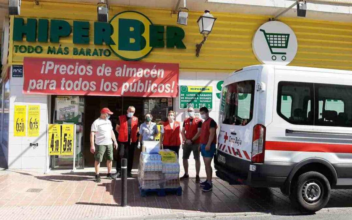 Hiperber dona a Cruz Roja de l&rsquo;Alf&agrave;s 200 kilos de alimentos.