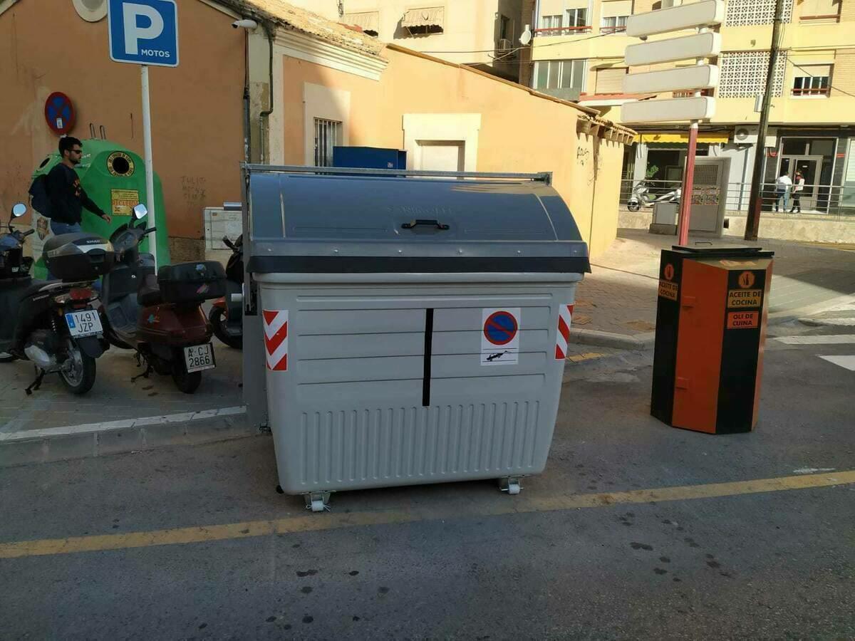 La Vila Joiosa instala 40 nuevos contenedores metálicos para depositar residuos sólidos urbanos