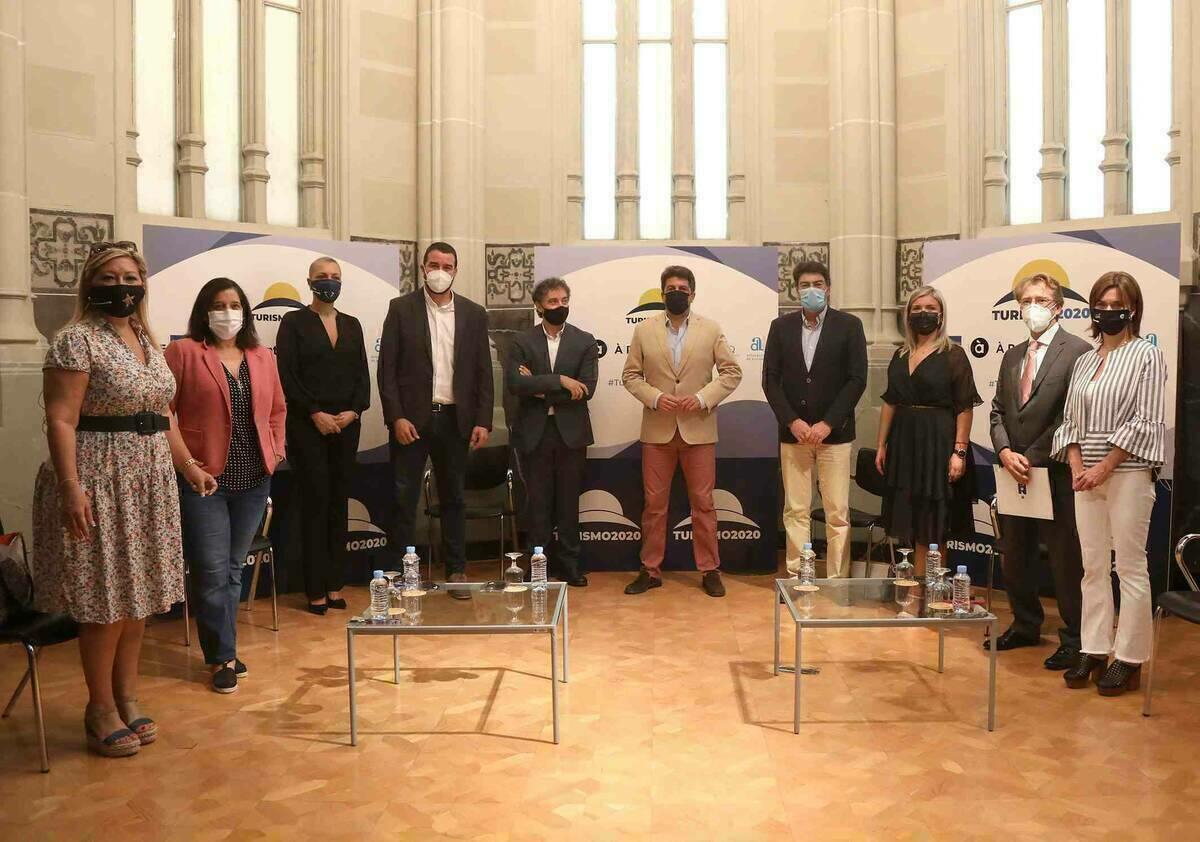 Maz&oacute;n acusa al Gobierno central y a la Generalitat de aplicar restricciones al turismo sin plantear alternativas