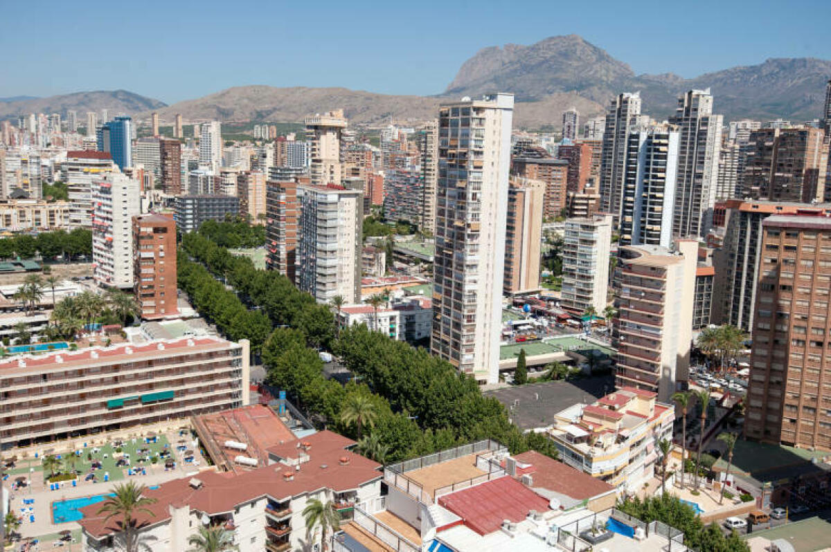 Benidorm recibe en año y medio más de 1.500 solicitudes para viviendas turísticas