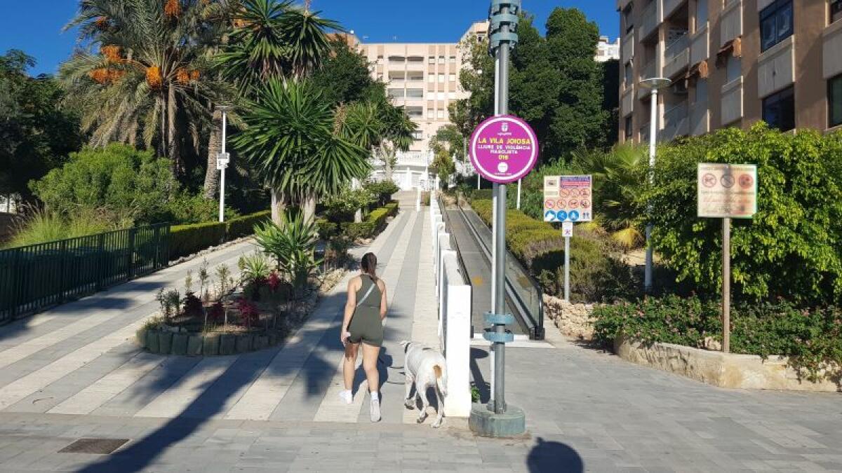 Servicios Sociales e Igualdad instalan señales contra la violencia machista en el municipio para evidenciar la tolerancia cero hacia las agresiones a mujeres