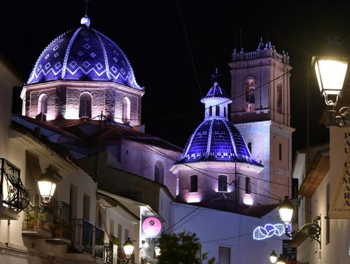 Inaugurada la nueva iluminación ornamental de la Iglesia Parroquial de Altea