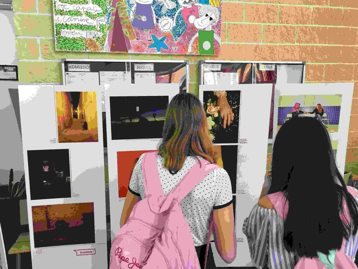 ‘No Em Toques el Whatsapp’, exposición fotográfica en el IES Callosa d’en Sarrià para deconstruir la violencia machista