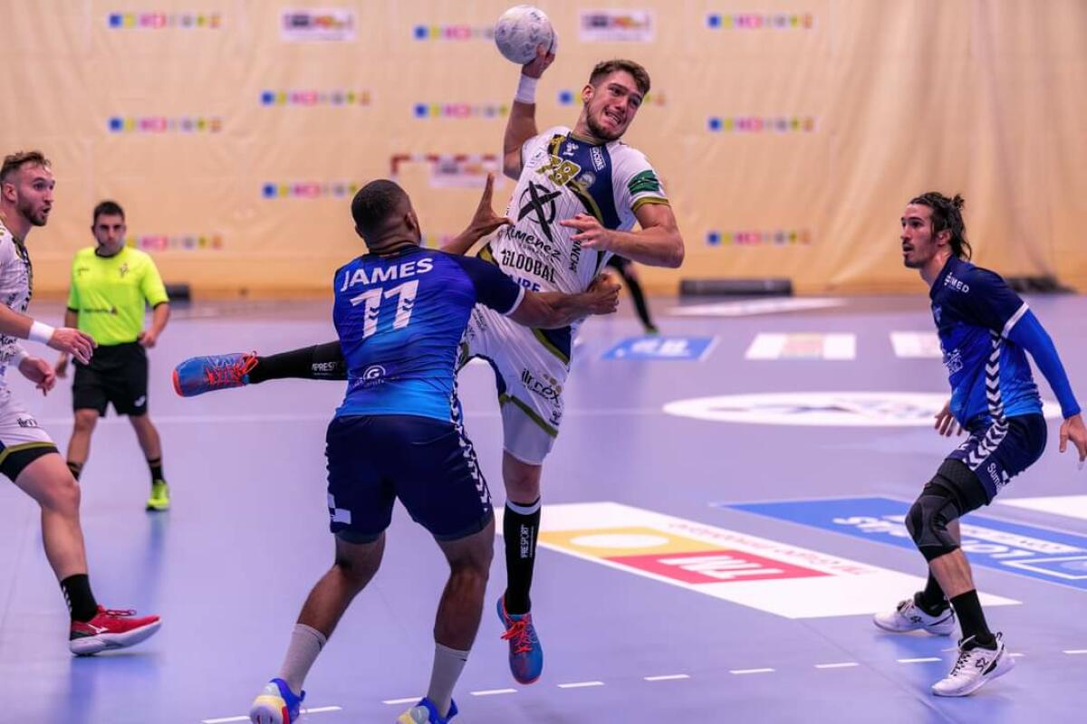 TM Grupo Inmobiliario patrocina al Club Balonmano Benidorm esta temporada