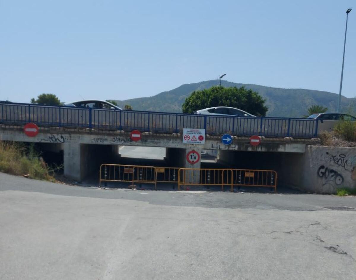 La Confederación Hidrográfica del Júcar cierra al tráfico rodado un tramo de la rambla de l’Albir