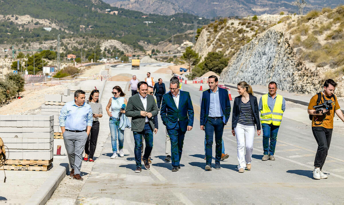 Visita del Presidente de la Diputación Provincial a Finestrat: Obras de la CV-767 EMPIEZA LA GRAN TRANSFORMACIÓN DE LA “CARRETERA DE LA CALA”