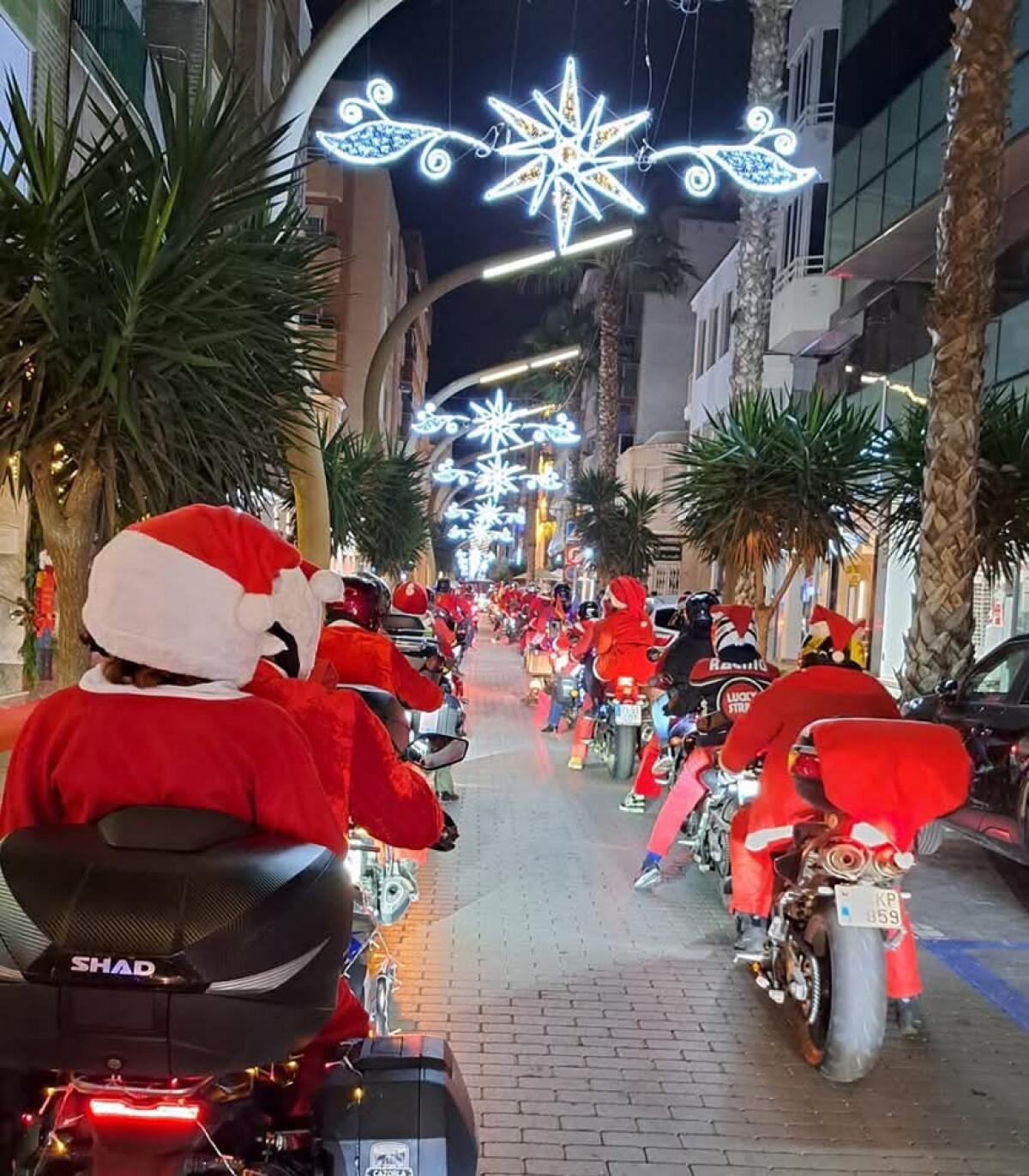 “Ningún niño sin juguete”: Motoristas de Alicante llenan de ilusión la Navidad con la Motopapanoelada