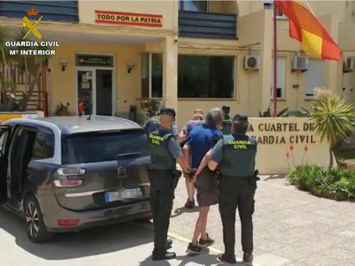 La Guardia Civil, alertada por el propietario, evita la ocupación de un inmueble en la localidad de Jávea 