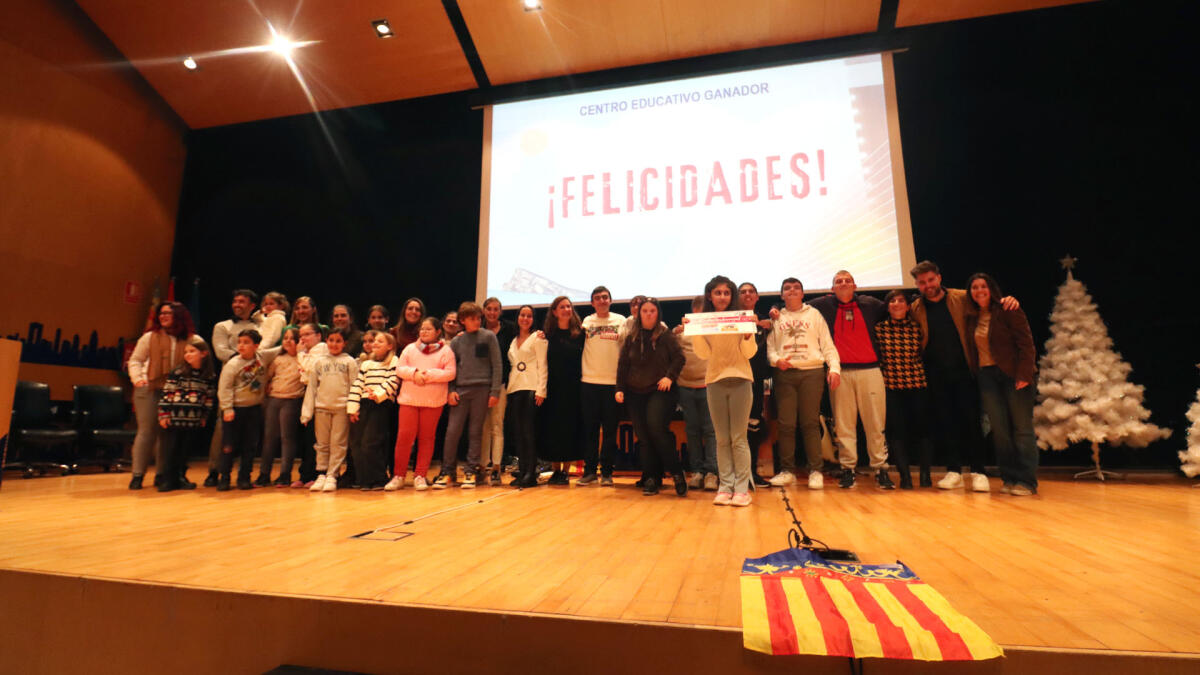 El colegio Puig Campana y el IES Beatriu Fajardo ganan el concurso escolar ‘Benidorm, mi primer amor’ del grupo Locos de Atar