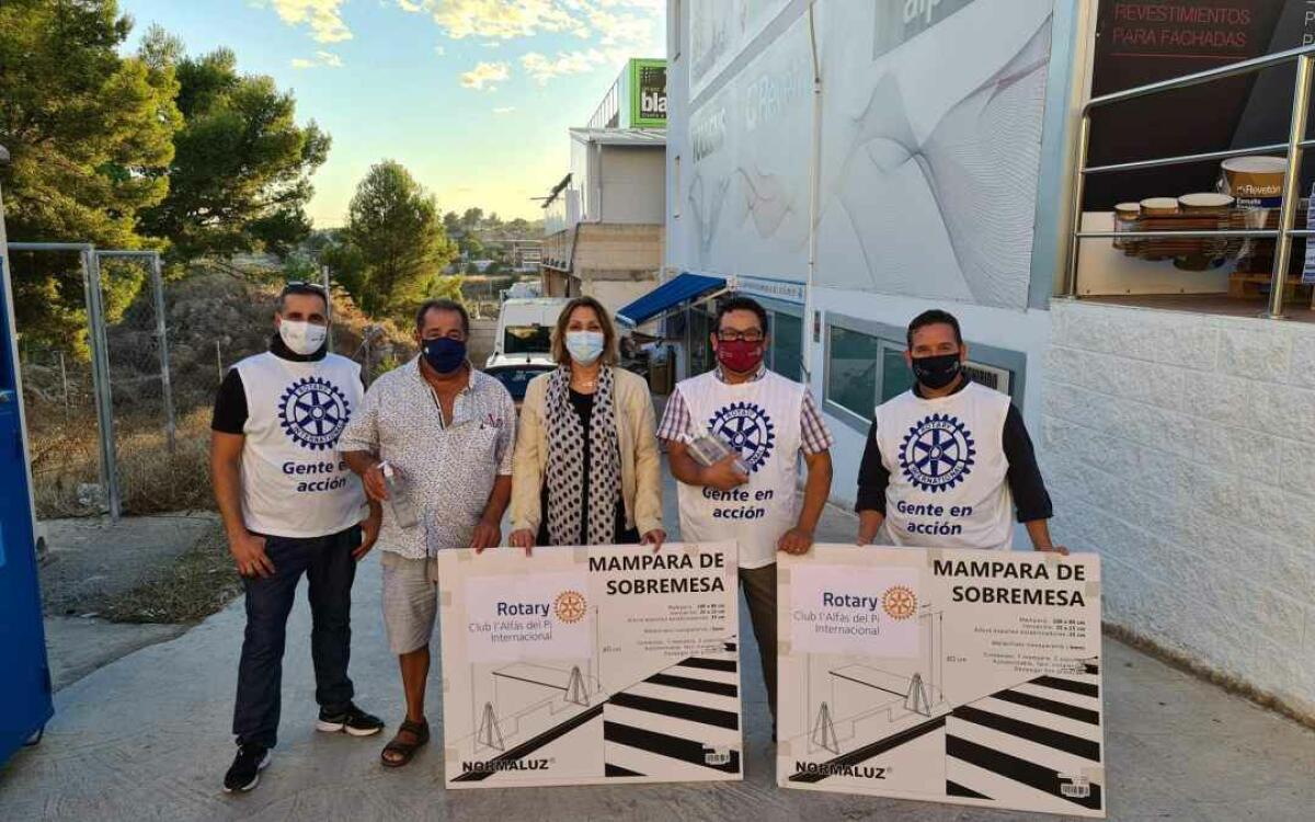 El Rotary Club l’Alfàs del Pi Internacional dona mamparas e hidrogeles al Voluntariado Social