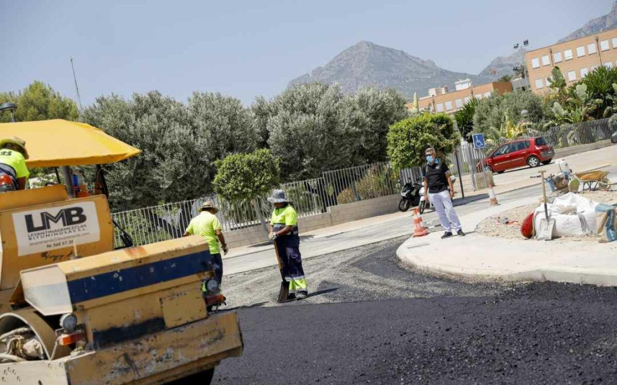 El Ayuntamiento de l&rsquo;Alf&agrave;s inicia las obras de asfaltado en la avenida Corts Valencianes