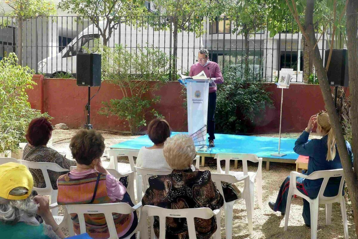  Benidorm conmemora el D&iacute;a Internacional del Libro con la lectura del Quijote en el Hort de Col&oacute;n