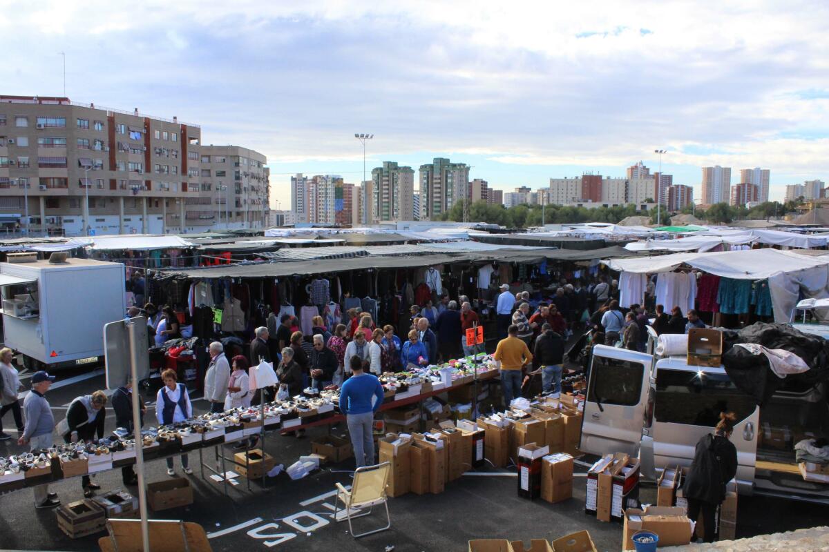 Los puestos de textil y calzado volverán al mercadillo municipal el miércoles