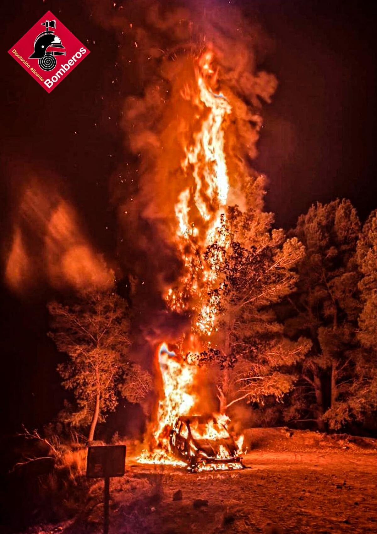 INCENDIO VEHÍCULO  EN FINESTRAT