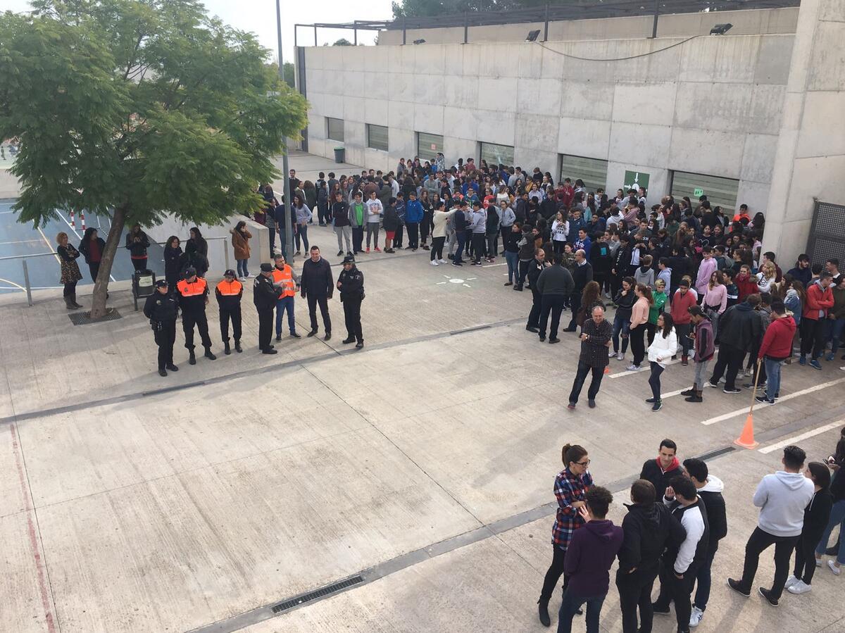La Nuc&iacute;a &middot; Simulacro de Evacuaci&oacute;n escolar en el Instituto y colegio Sant Rafel