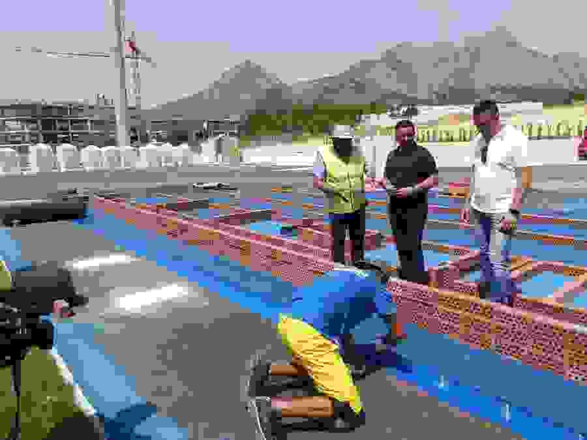 La Pista de Atletismo de La Nucía empieza a tomar forma con la superficie de competición