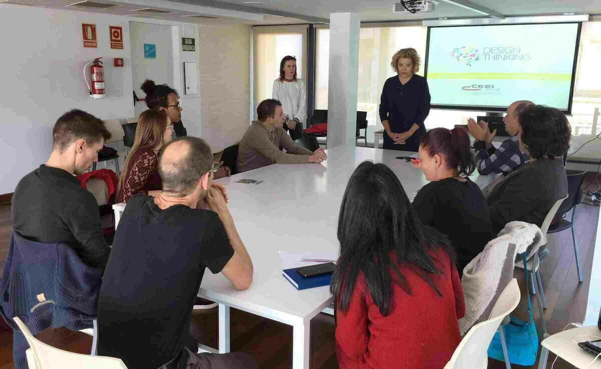 Empleo pone en marcha en Benidorm el itinerario formativo &lsquo;C&oacute;digo Emprendedor&rsquo;