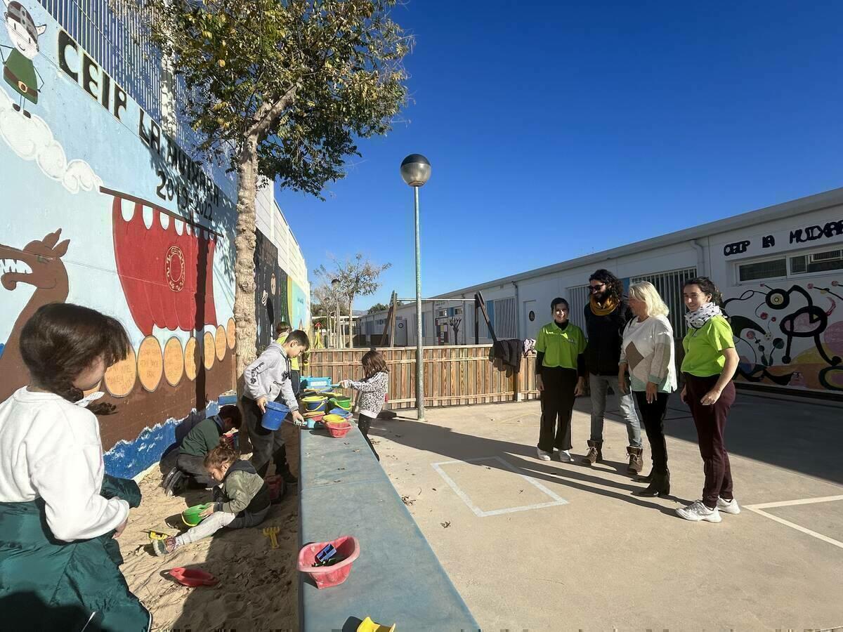 Arranca la XIV Escola de Nadal en el colegio Muixara