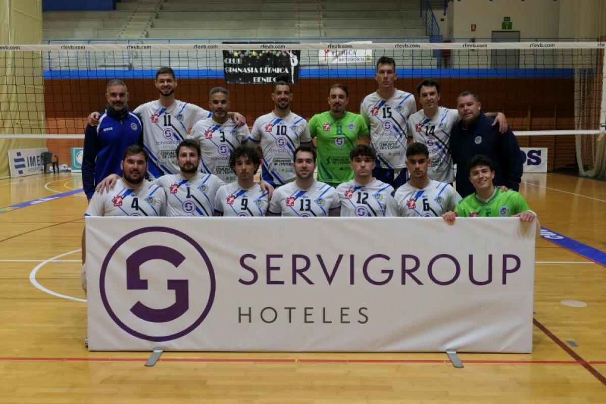 EL SERVIGROUP BENIDORM LOGRA UN VALIOSO TRIUNFO ANTE EL VOLEIBOL ALMORADÍ (3-0) Y SE MANTIENE CON OPCIONES DE DISPUTAR EL PLAY-OFF DE ASCENSO