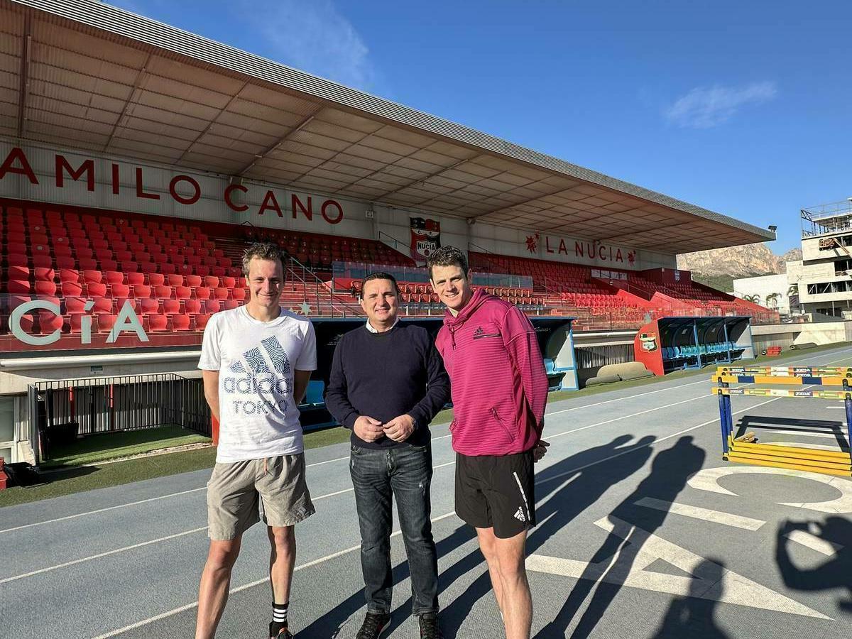 Los hermanos Brownlee realizan un nuevo stage de pretemporada en La Nucía 