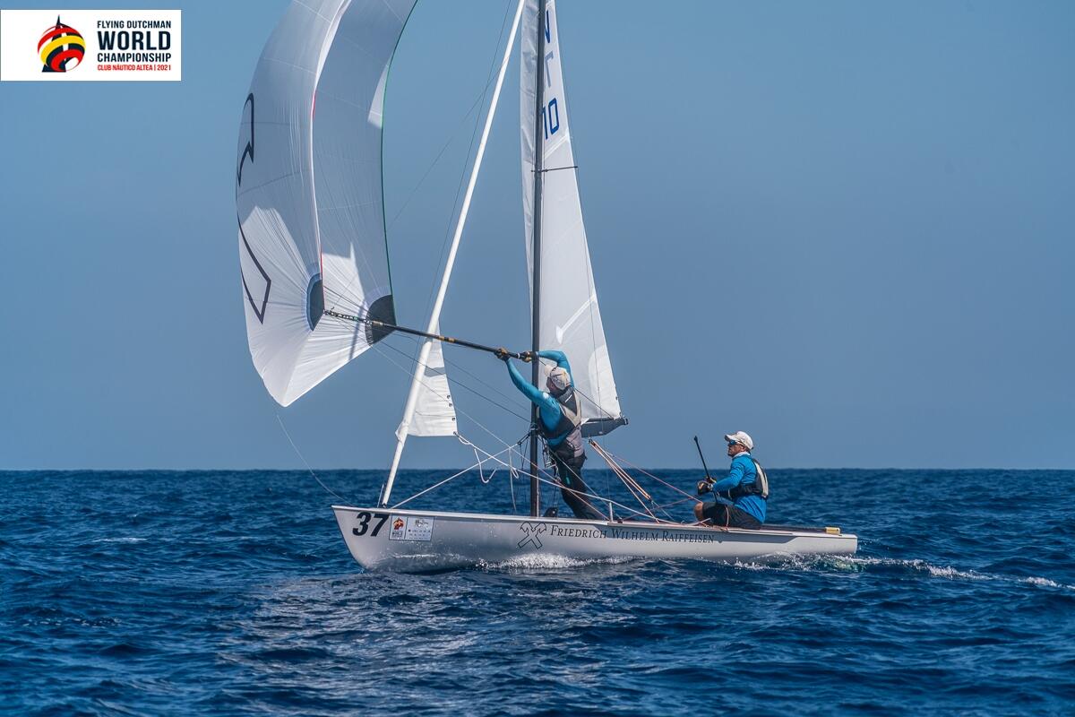 Hungría y Alemania luchan por la primera posición en el mundial de FlyingDutchman en Altea